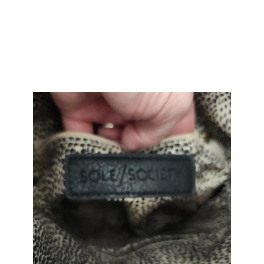 Sole Society Lalet Fold Over Vegan Leather Clutch Zip Top Closure Black‎